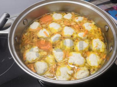 Naminių makaronų sriuba su vištienos kukuliais Žingsnis 11