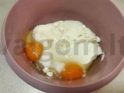 Auksiniai varškėčiai su abrikosu Žingsnis 1