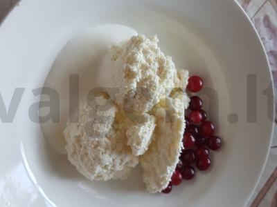 Meduolinis pyragas su varškės įdaru ir bananais Žingsnis 1