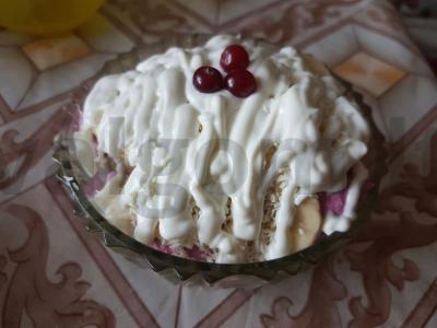 Meduolinis pyragas su varškės įdaru ir bananais pagrindine nuotrauka