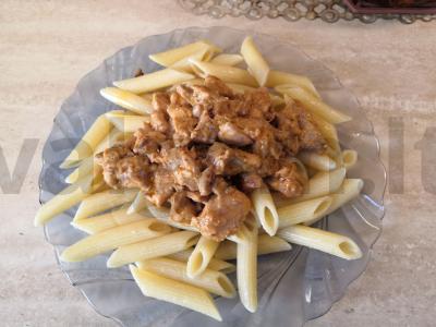 Tom Yum makaronai su vištiena pagrindine nuotrauka