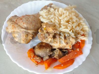 Vištiena maišelyje su daržovėmis pagrindine nuotrauka