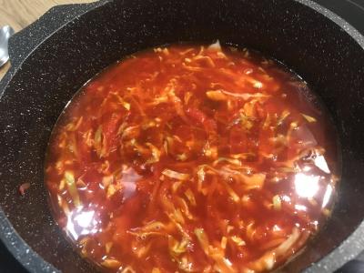 Borsčas „Kubanietiškas“ ant jautienos sultinio pagrindine nuotrauka