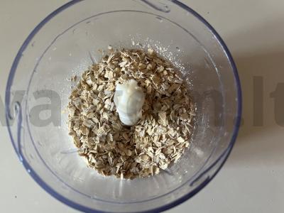 Naudingas avižų blynas su pienu ir varškės-bananų įdaru Žingsnis 1