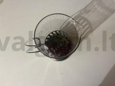 Karštas gėrimas iš estragono su vyšnių skoniu Žingsnis 1