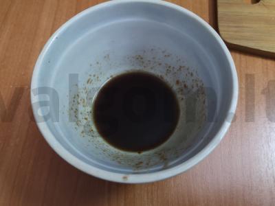 Salotas „Caprese“ su baziliku ir itališkais prieskoniais Žingsnis 4