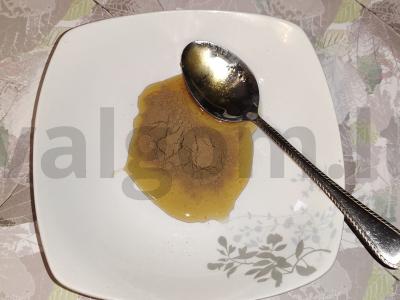 Obuolių skiltelės, keptos su cinamonu ir medumi Žingsnis 1