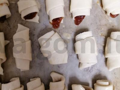 Kibinai su uogiene iš sluoksniuoto tešlos Žingsnis 3