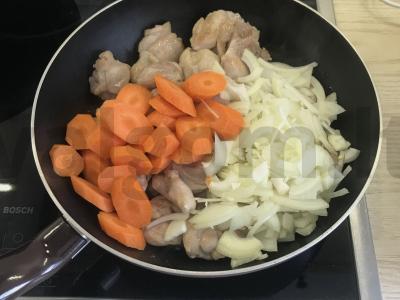 Švelni vištiena pomidorų padaže Žingsnis 3