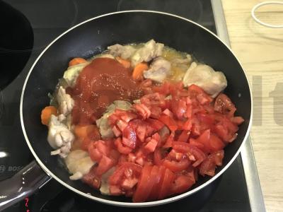 Švelni vištiena pomidorų padaže Žingsnis 4