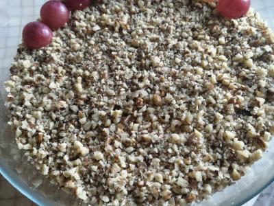 Šventinis salotas su vištiena, džiovintais abrikosais ir vynuogėmis Žingsnis 5