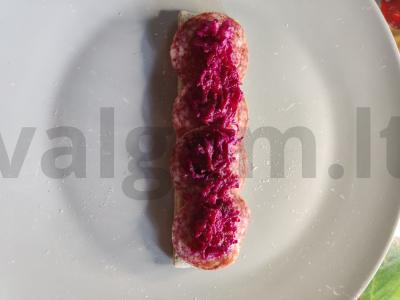 Užkandžių sumuštinis su saliami ir burokėliais Žingsnis 4