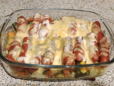 Dešrelės su daržovėmis ir bulvėmis po sūriu Žingsnis 8