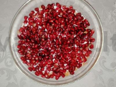 Šventinis granatų salotas pagrindine nuotrauka