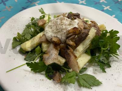 Salotos su rūkytomis skumbrėmis, sūriu ir petražolėmis Žingsnis 6