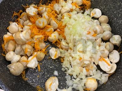 Vištienos širdelės grietinėje su grybais Žingsnis 2