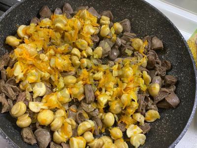 Vištienos širdelės grietinėje su grybais Žingsnis 3