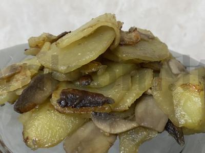 Kepta bulvė su grybais svieste pagrindine nuotrauka