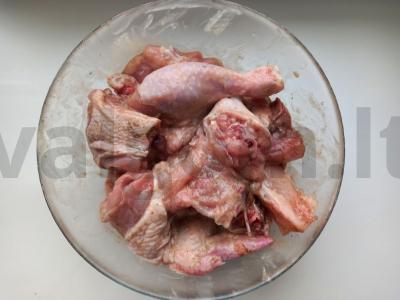 Vištiena, marinuota majoneze ir sojų padaže Žingsnis 1