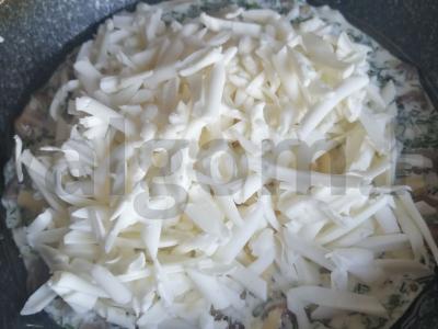 Bulvės su sūrio-grybų padažu Žingsnis 2