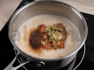 Avižinė košė su obuolių tyre ir moliūgų sėklomis Žingsnis 1