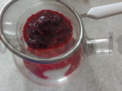 Mėlynių ir serbentų gėrimas su medumi Žingsnis 3