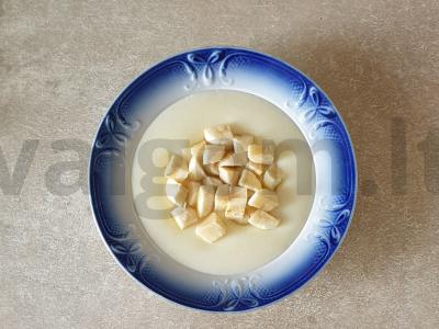 Manų košė su bananais pagrindine nuotrauka