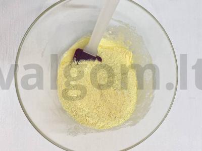 Atviras pyragas su švelniu grietinės užpilu ir mėlynėmis Žingsnis 1