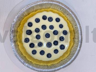 Atviras pyragas su švelniu grietinės užpilu ir mėlynėmis Žingsnis 3