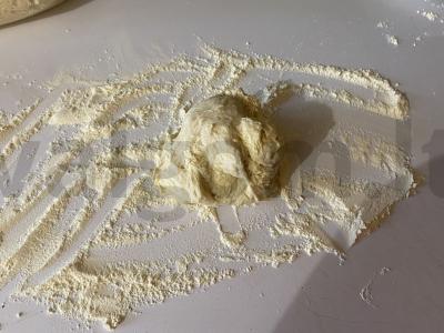 Kvapni pica su virta dešra ir kreminiu sūriu Žingsnis 2