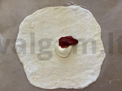 Kvapni pica su virta dešra ir kreminiu sūriu Žingsnis 5