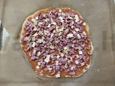 Kvapni pica su virta dešra ir kreminiu sūriu Žingsnis 10