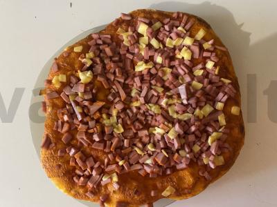 Kvapni pica su virta dešra ir kreminiu sūriu pagrindine nuotrauka