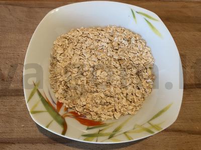 Avižų košė vandenyje su mėlynėmis Žingsnis 1