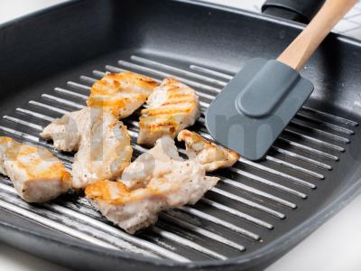 Kalakutienos filė salotos su salotų lapais Žingsnis 1