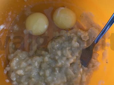 Bananų blynai Žingsnis 1