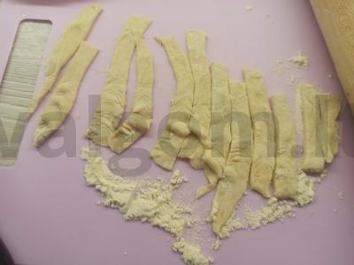 Kepti tešlos gabaliukai su sūriu karamelė ir sezamu Žingsnis 2