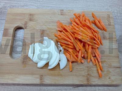 Vištienos ir laukinių ryžių karis Žingsnis 1