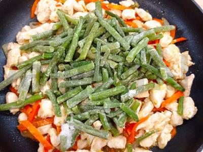 Vištienos ir laukinių ryžių karis Žingsnis 3