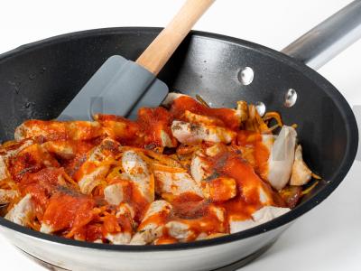 Kalakutienos filė su pomidorų tyrė Žingsnis 2