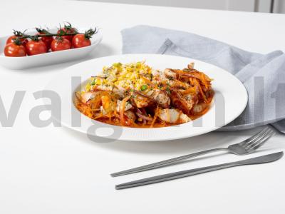 Kalakutienos filė su pomidorų tyrė pagrindine nuotrauka