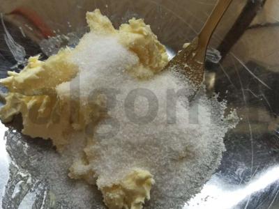 Obuolių pyragas su grietine ir ruduoju cukrumi Žingsnis 1