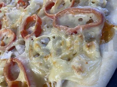 Pica su raudonaisiais pipirais ir svogūnais Žingsnis 6