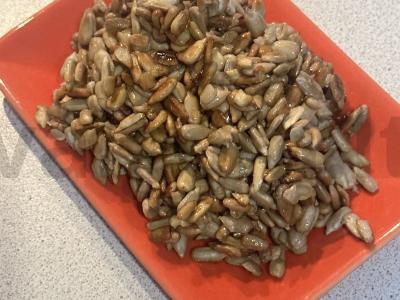 Saulėgrąžų sėklų ir karamelės kozinakas pagrindine nuotrauka