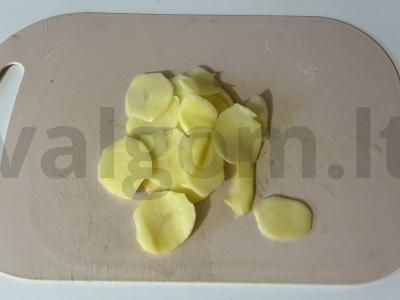 Traškūs bulvių traškučiai su druska ir paprika Žingsnis 2