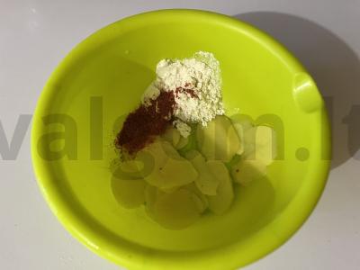 Traškūs bulvių traškučiai su druska ir paprika Žingsnis 3