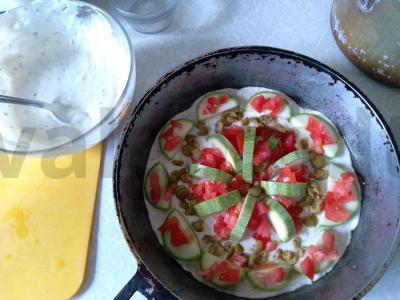 Pyragas su alyvuogėmis, pomidorais ir prieskoninėmis žolelėmis Žingsnis 3