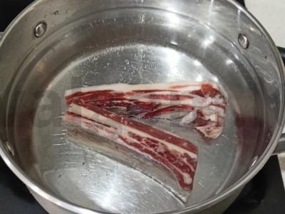 Sriuba su kiauliena ir kvietiniais kukuliais Žingsnis 1