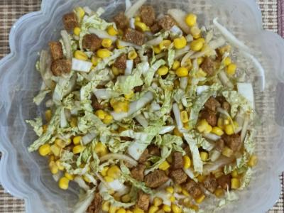 Sultingas salotas su kukurūzais pagrindine nuotrauka