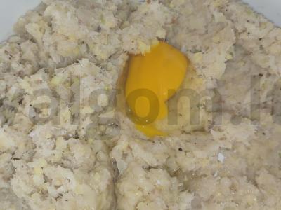 Žuvies kotletai iš menkės su džiūvėsėliais Žingsnis 2